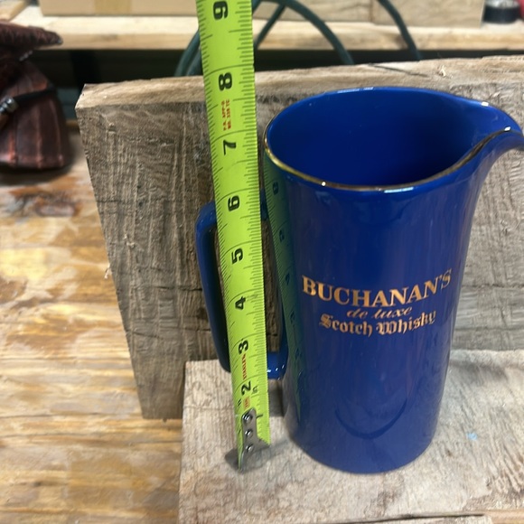 VINTAGE BUCHANAN’S DE LUXE SCOTCH WHISKY PITCHER 24 GOLD LETTERING. - Picture 8 of 9